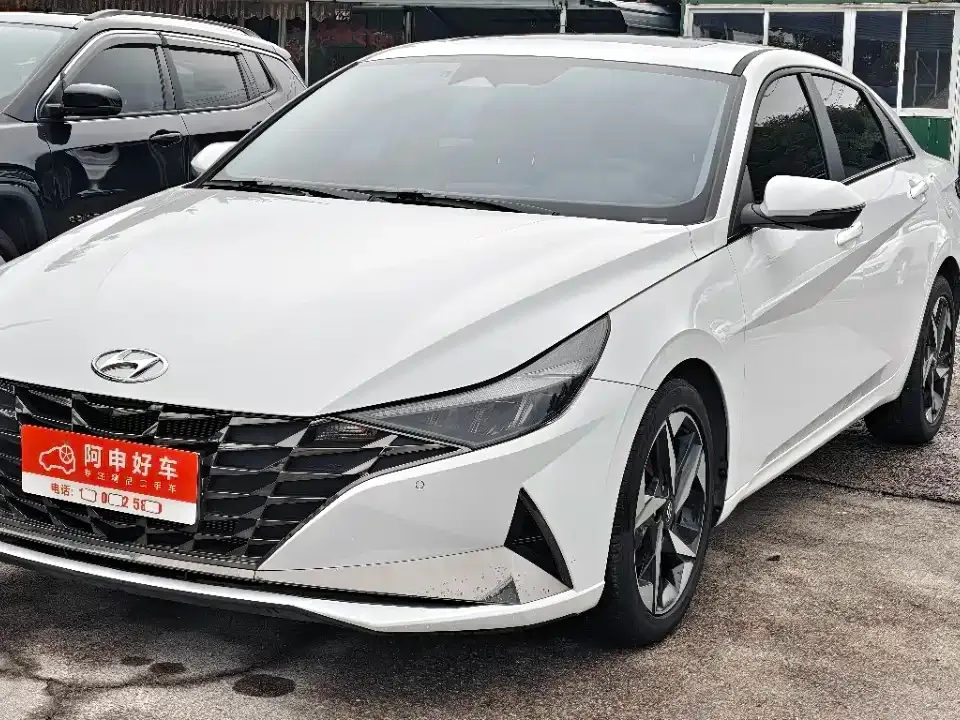 Hyundai Elantra 1.5L CVT LUX Premium Edition