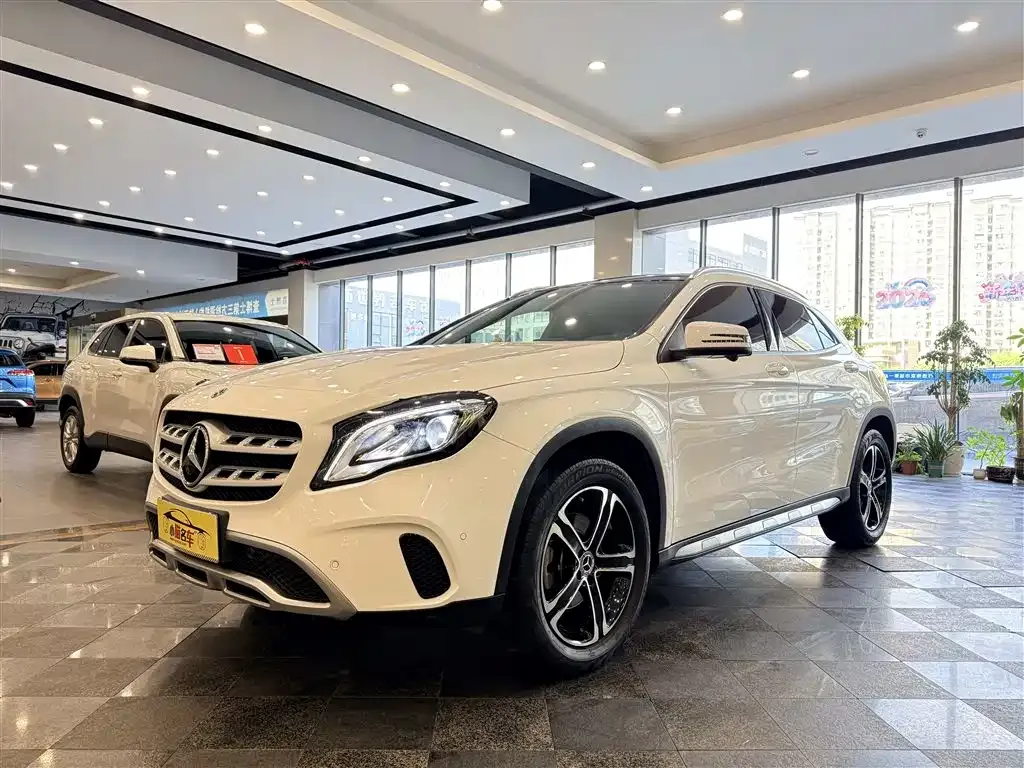Mercedes-Benz GLA GLA 200 Fashion