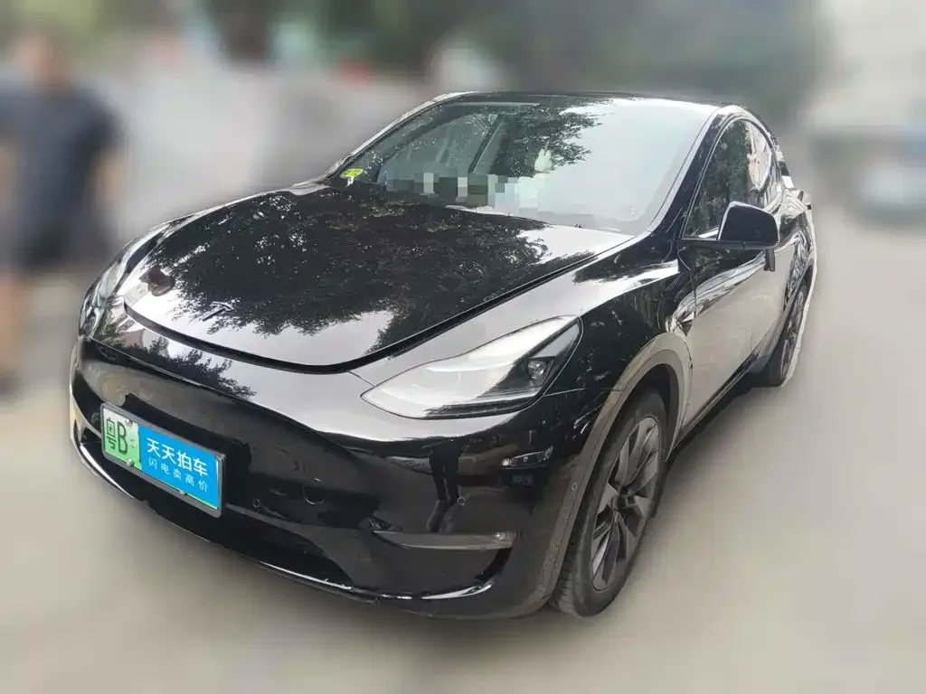 Tesla Model Y Long Range All-Wheel Drive